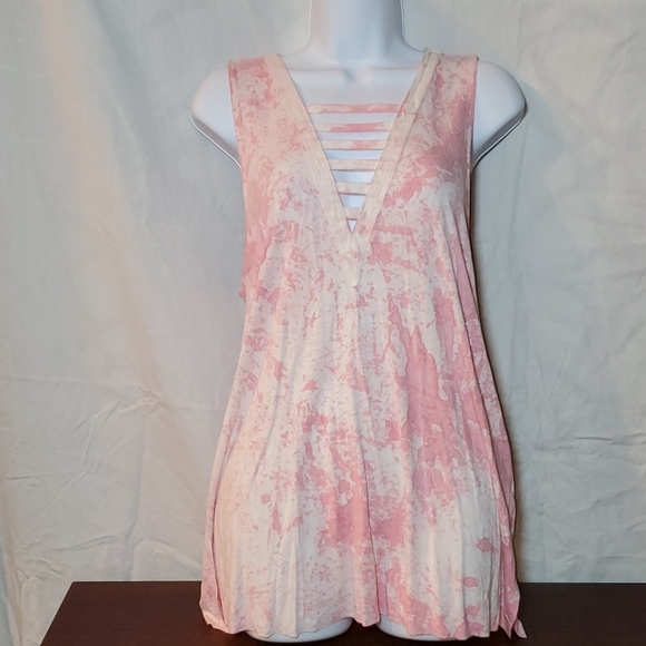 Pink & white watercolor looking AE tank size L - Picture 1 of 14